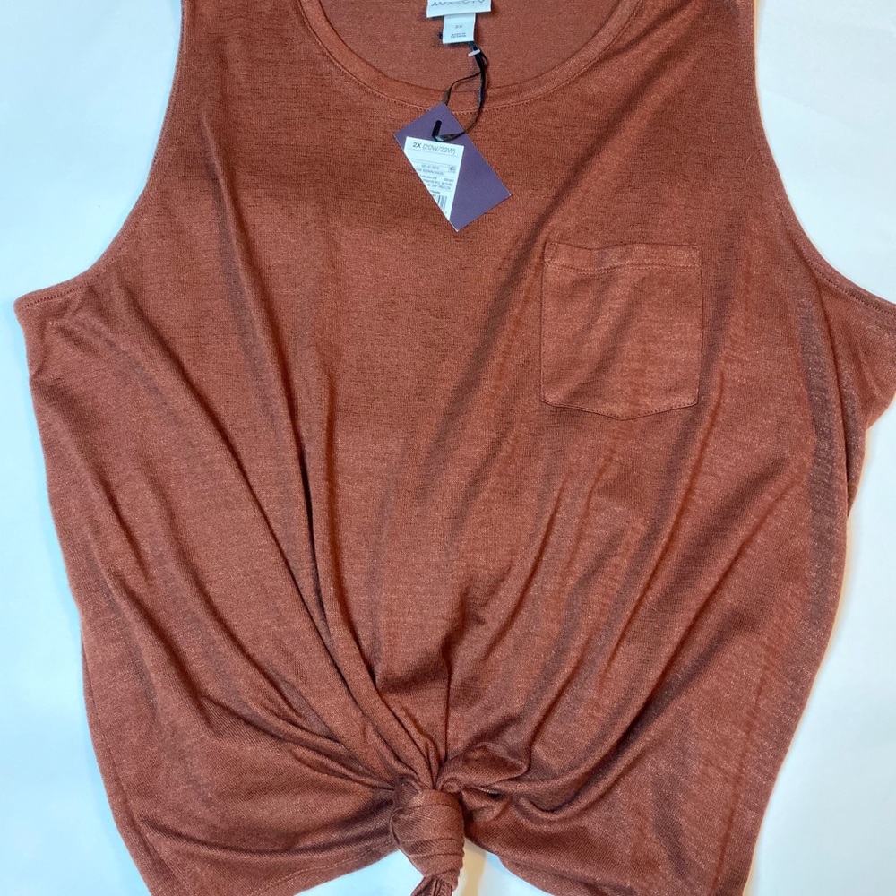 {SOLD} NWT! Ava & Viv Tank